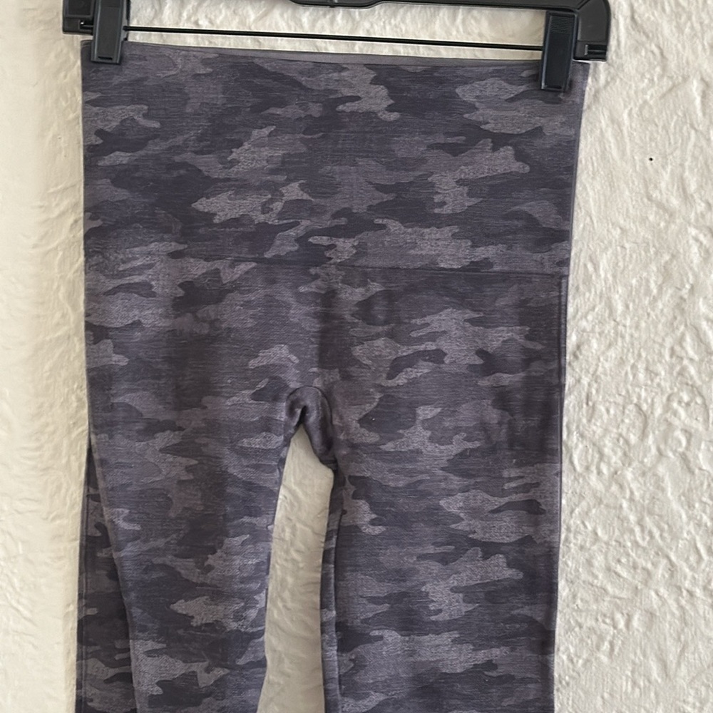 Spanx Look At Me Now High Waisted Seamless Leggings Medium Black Camouflauge - Picture 7 of 10